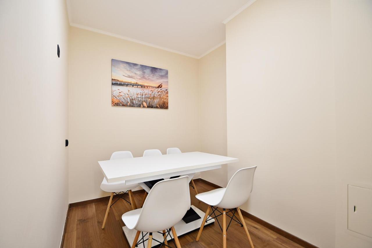Wola Apartment Warsawa Bagian luar foto